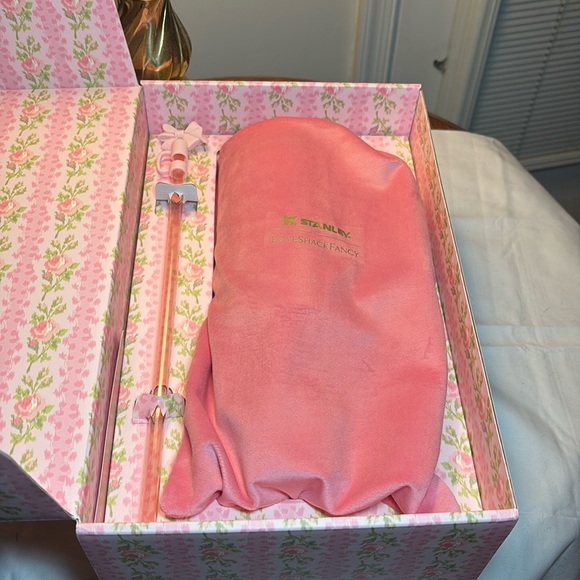 NEW WRAPPED The Stanley x LoveShackFancy Quencher | 40 OZ - Blooming Heirloom - Picture 2 of 5